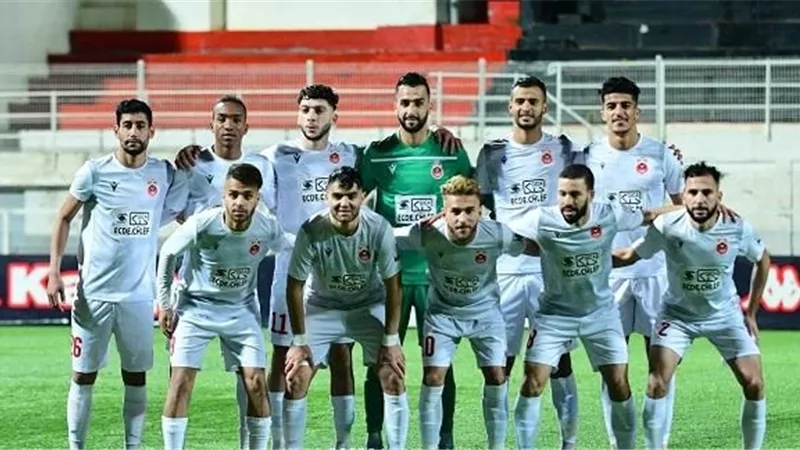 الأهلي يراقب المدافع الجزائري أشرف عبادة لتعزيز خط الدفاع