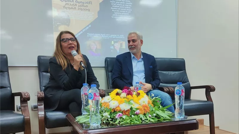 رئيس أكاديمية الفنون في ندوة بجامعة حورس حول تشكيل الهوية الثقافية