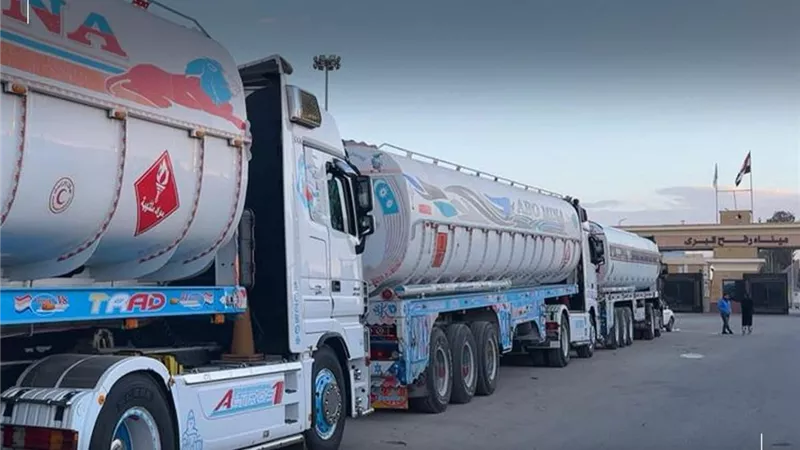 الهلال الأحمر المصري يطلق قافلة زاد العزة الـ84