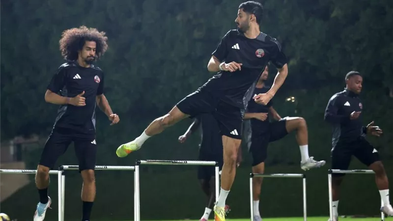 رسالة حماسية من مدرب قطر للاعبيه قبل انطلاق كأس العرب