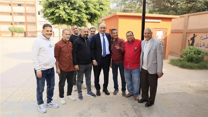 الديسكات والدهانات.. ملاحظات وزير التعليم فى جولة مدارس القاهرة 