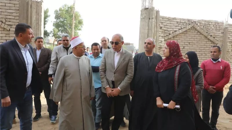لخدمة 97 ألف نسمة.. محافظ المنيا يتفقد إنشاء معهد أزهري بالجهود الذاتية