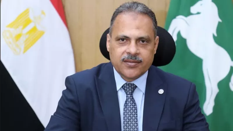 محافظ الشرقية يوقف مديرين زراعيين عن العمل 3 أشهر لهذا السبب 