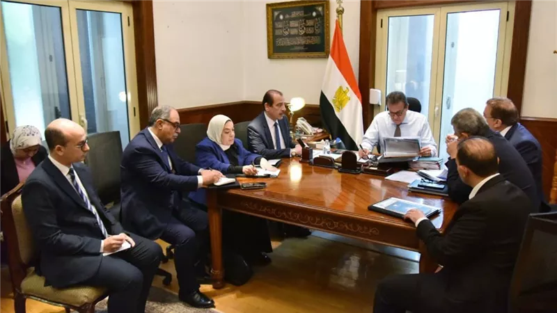 وزير الصحة يتابع آخر تطورات مدينة اللقاحات والبيوتكنولوجي