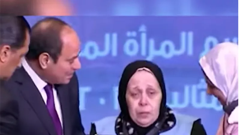 أيقونة الصبر والعطاء.. كيف ربت سيدة من ذوي الإعاقة 3 أكفاء؟|فيديو