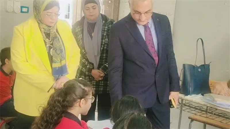 وكيل تعليم القاهرة يتفقد مدارس غرب مدينة نصر.. ويشدد على الانضباط 