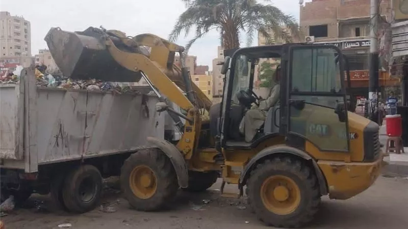 حملة نظافة مكبرة ترفع 110 أطنان مخلفات من أبو قرقاص بالمنيا