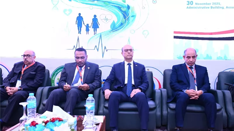 رئيس جامعة أسيوط: دمج المبادرات الصحية مع خطط التنمية المجتمعية