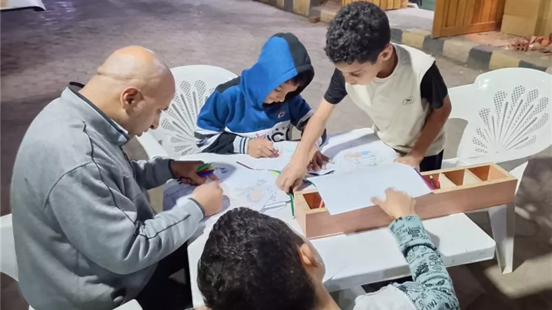 المكتبات المتنقلة تنشر البهجة في مركز التنمية الشبابية بقويسنا