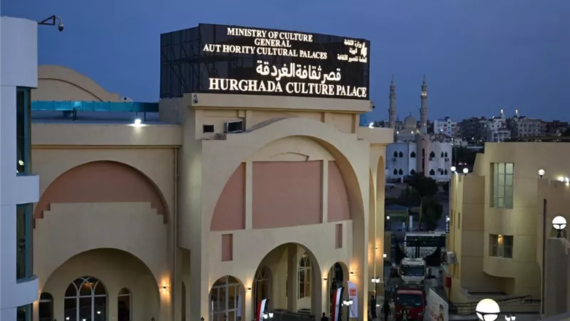 قبل لحظات من الافتتاح.. قصر ثقافة الغردقة يعود للحياة في ثوبه الجديد