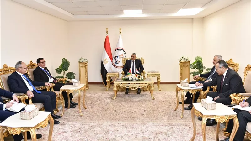 وزير الإنتاج الحربي يبحث التعاون مع الأردن على هامش 