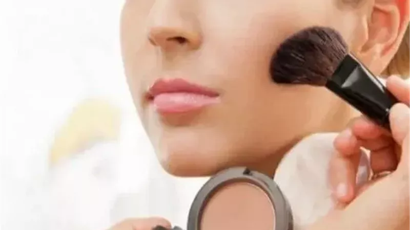 متى تتحول زينة المرأة إلى محظور شرعي؟.. أمينة الفتوى تجيب 