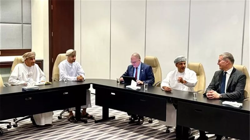 وزير البترول يبحث تعميق التعاون بين نفط عمان والشركات المصرية