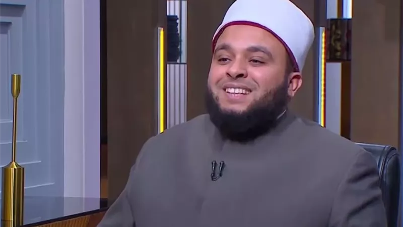  هل يجوز إعطاء الابن المحتاج من زكاة مال الأم؟.. أمين الفتوى يجيب