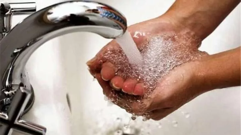هل يصح الوضوء بعد الاستحمام بدون ملابس؟.. أمين الفتوى يرد