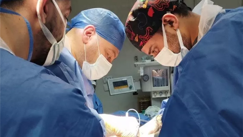 نجاح طاقم مستشفى دمياط العام في إنقاذ حياة شاب طُعن بآلة حادة