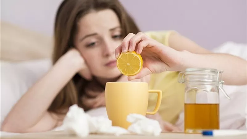 أطعمة يفضل تجنبها عند الإصابة بنزلات البرد 