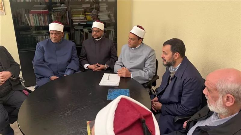 عباس شومان: شيخ الأزهر يهتم كثيرًا بالجاليات المسلمة في أوروبا