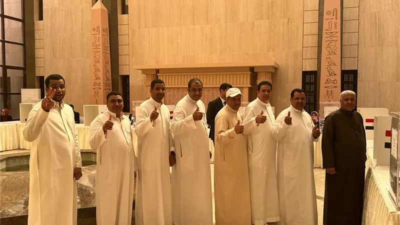إقبال ملحوظ من أفراد الجالية المصرية في الرياض على انتخابات النواب|فيديو