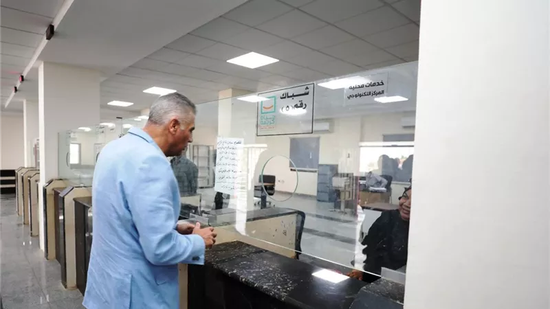 محافظ أسوان يتفقد مجمع الخدمات الحكومية بقرية فارس في كوم أمبو