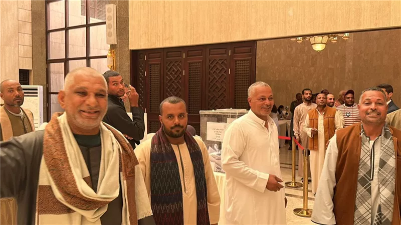 إقبال الجالية المصرية بالرياض لإعادة التصويت على دوائر المرحلة الأولى