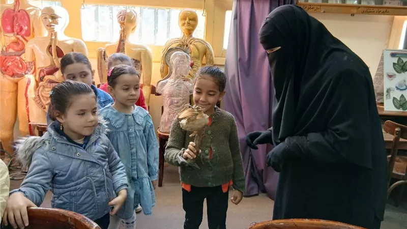 جولة علمية تفاعلية تعرف الصغار بعلوم الحركة وتطبيقاتها اليومية بالغربية