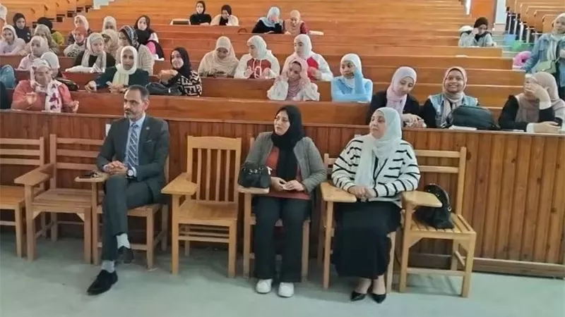 جامعة قناة السويس تعرّف طلابها بخدمات مركز الإرشاد النفسي في ندوة تثقيفية 
