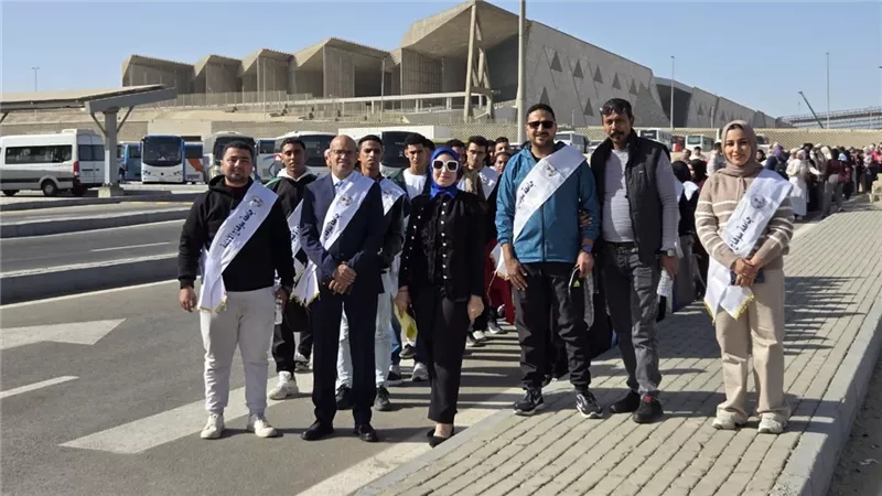 جامعة سوهاج الأهلية تنظم أولى رحلاتها إلى المتحف المصري الكبير