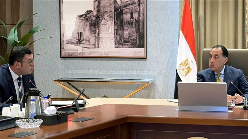 «مدبولي» يناقش خطط تطوير الطرق المؤدية إلى مطار الإسكندرية| تفاصيل 