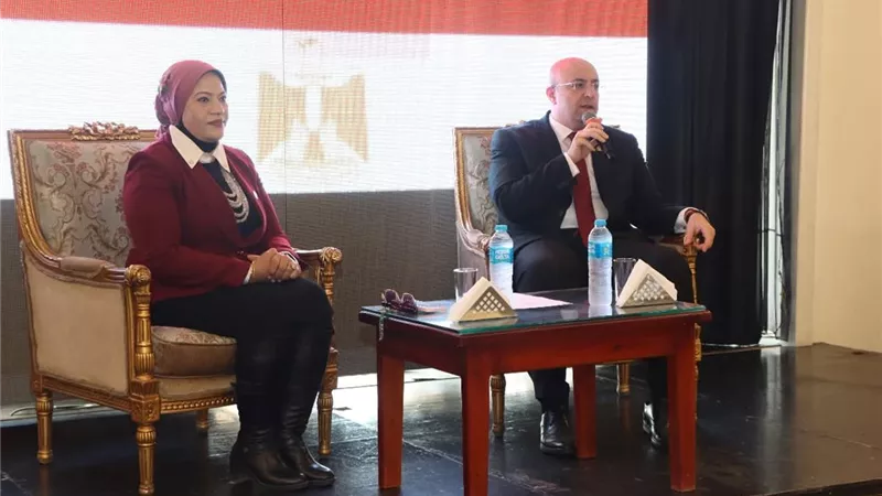 محافظ بني سويف يشارك الأطفال الاحتفال باليوم العالمي للطفل