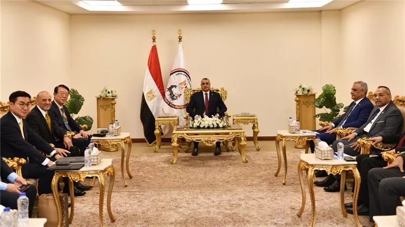 وزارة الإنتاج الحربي تبحث مع 