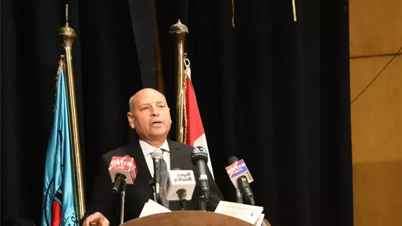 محافظ القاهرة يشارك فى الصالون الشهري لنقابة الصحفيين