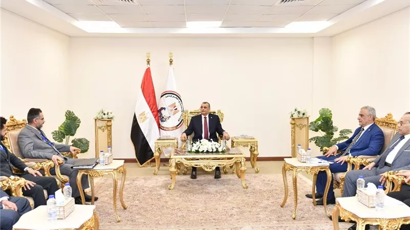 وزير الإنتاج الحربي يلتقي وفود من السعودية والعراق والفلبين بـ “EDEX 2025”