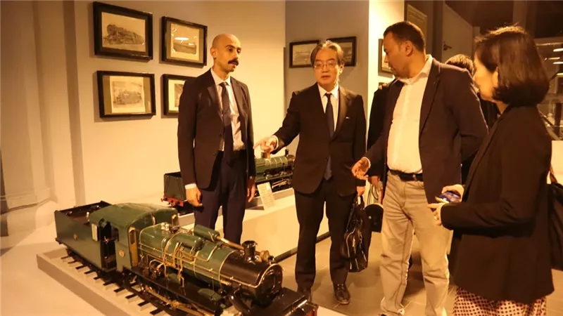 مصر واليابان تبحثان توطين صناعة وتكنولوجيا السكك الحديدية