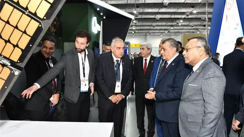 وزير الإنتاج الحربي يستقبل وفد «روس ابرون اكسبورت» الروسية بمعرض EDEX
