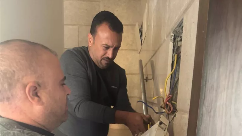 حملات مكثفة لغلق الوحدات المخالفة بالقاهرة الجديدة ووقف تغيير النشاط