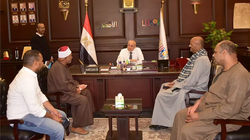 محافظ الأقصر يستقبل وفد جمعية الخير بالدقيرة لعرض الطلبات الملحة