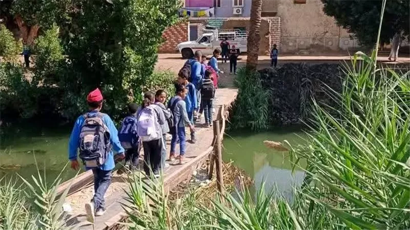 أهالي العوابد يناشدون محافظ الأقصر إنقاذ أولادهم من خطر محقق