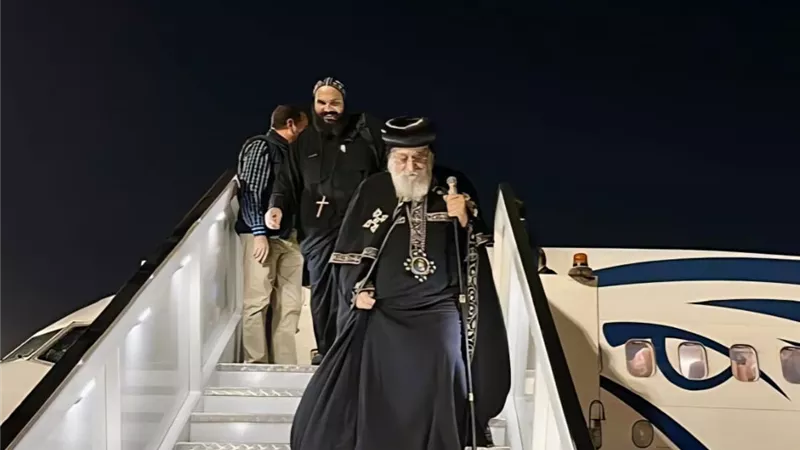 البابا تواضروس الثاني يعود لأرض الوطن بعد زيارته للنمسا