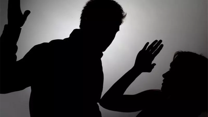 ماريان تتهم طليقها وصديقيه بتعذيبها وتهديدها وأسرتها