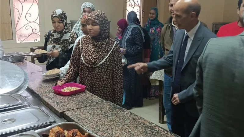القائم بأعمال رئيس جامعة بني سويف في زيارة مفاجئة للمدن الجامعية|صور