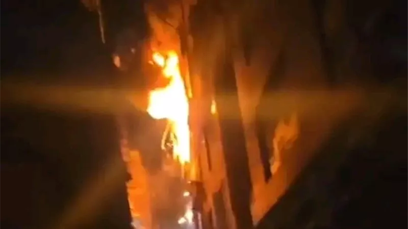 حريق يلتهم محل ملابس شهير بشارع الخواجات في المنصورة دون إصابات