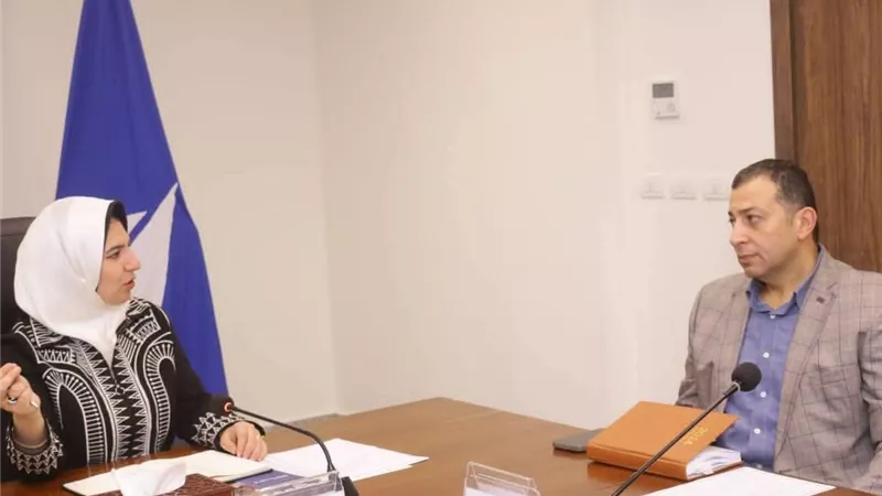 نائب المحافظ تناقش خطة عاجلة لتحسين شبكات المحمول في دمياط