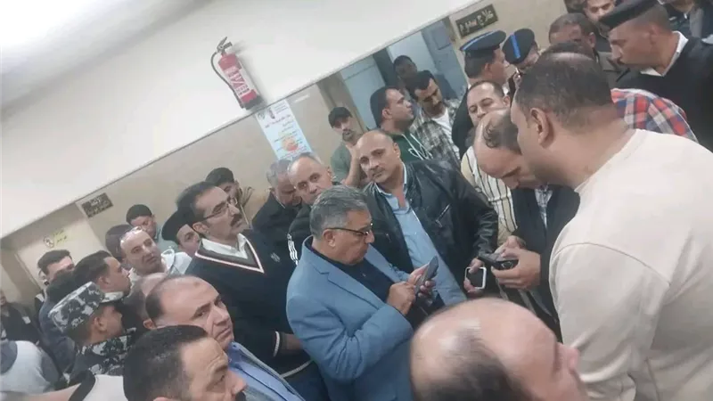 محافظ الدقهلية يعزي أسر ضحايا حريق سوق الخواجات ويتفقد المصابين 