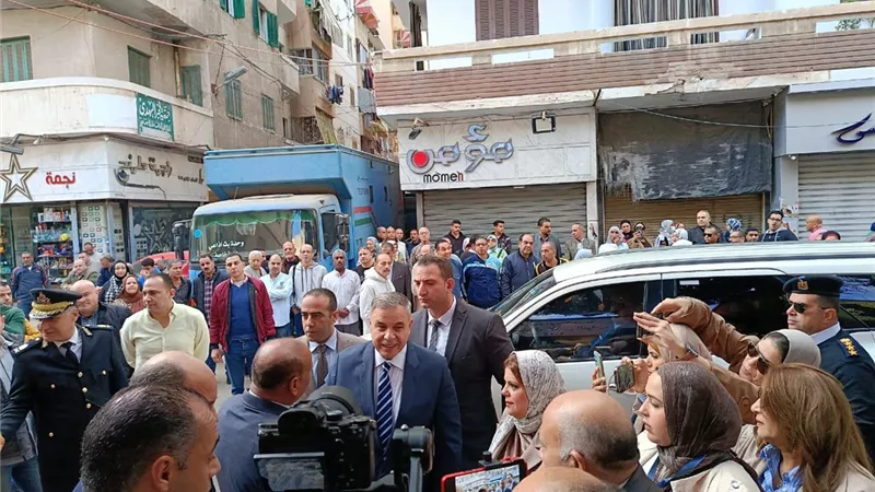 توافد الناخبين للتصويت في جولة الإعادة بانتخابات النواب بالإسكندرية