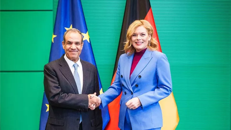وزير الخارجية يؤكد أهمية تثبيت اتفاق وقف إطلاق النار في غزة