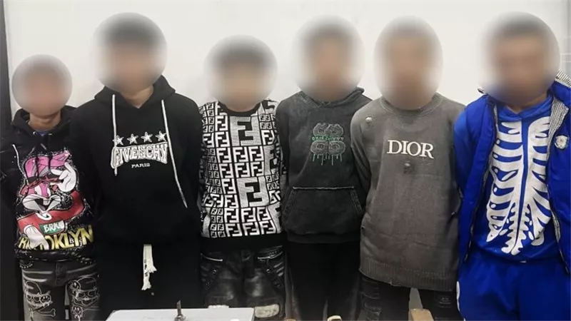 فيديو على مواقع التواصل يكشف خلافًا تحوّل إلى اعتداء جماعي بالإسكندرية