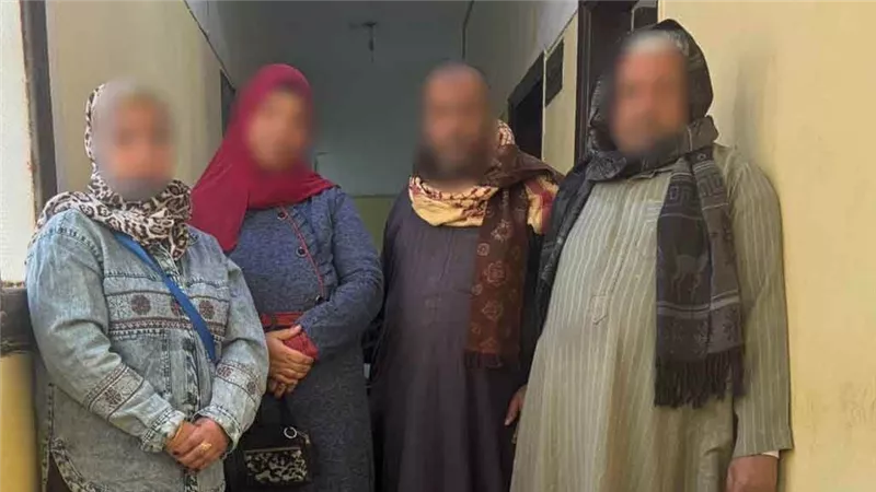 سيدة تضبط متلبسة بتوزيع مبالغ مالية على الناخبين لصالح مرشح في طهطا