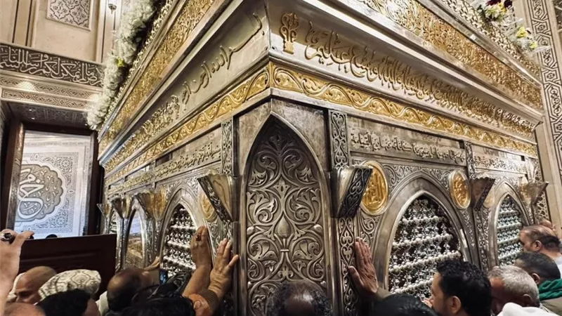 الليلة الكبيرة.. القاهرة تتزين احتفالًا بختام مولد السيدة نفسية
