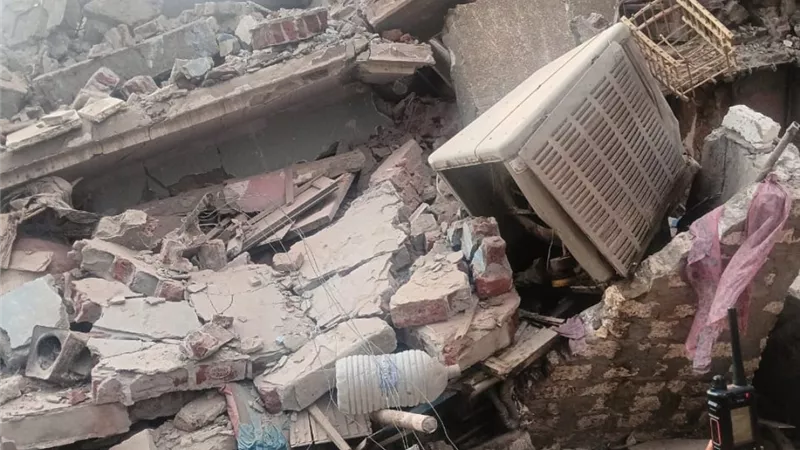 انهيار عقار ببركة الدماس في أسوان وأنباء عن مصابين